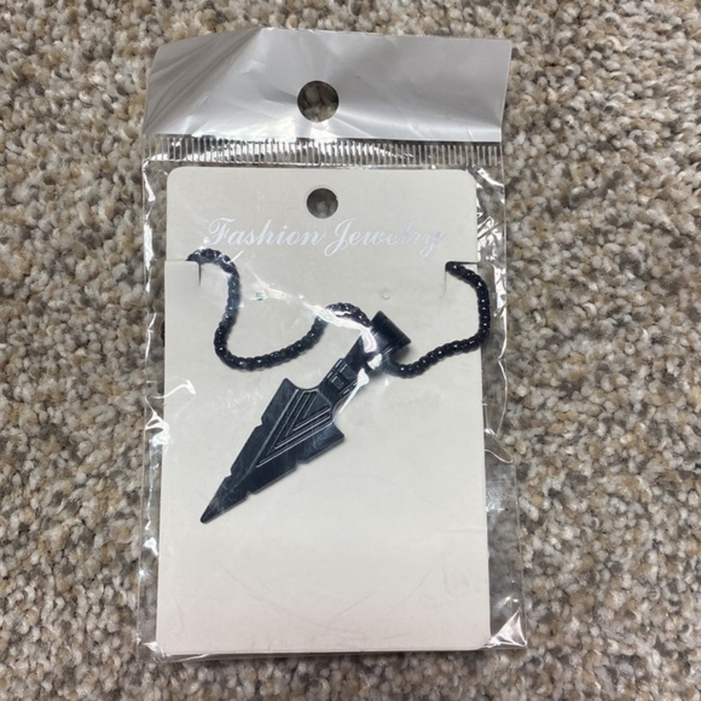 NWT - Unisex Men’s Spearhead Pendant Necklace (Zinc Alloy / Black)